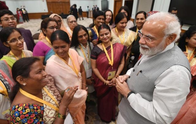 nari-shakti-puraskar-modi-4.jpg