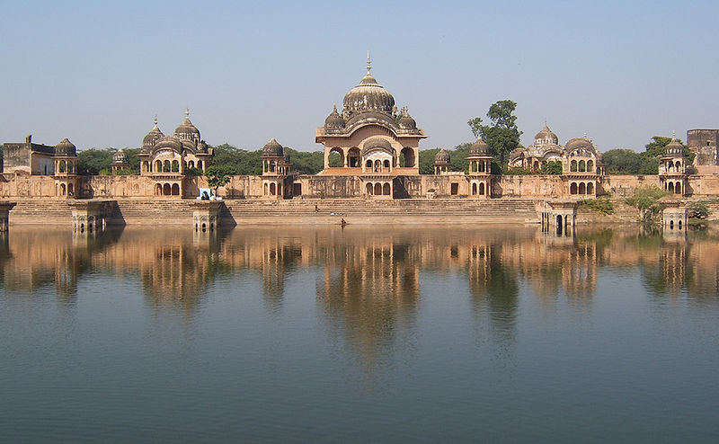 800px-Kusuma_Sarovar_Ghat.jpg