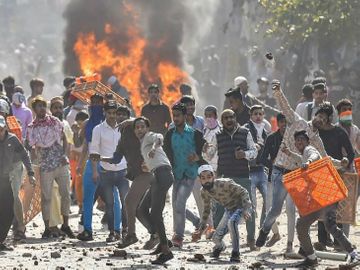 violence-delhi_1582837341.jpg