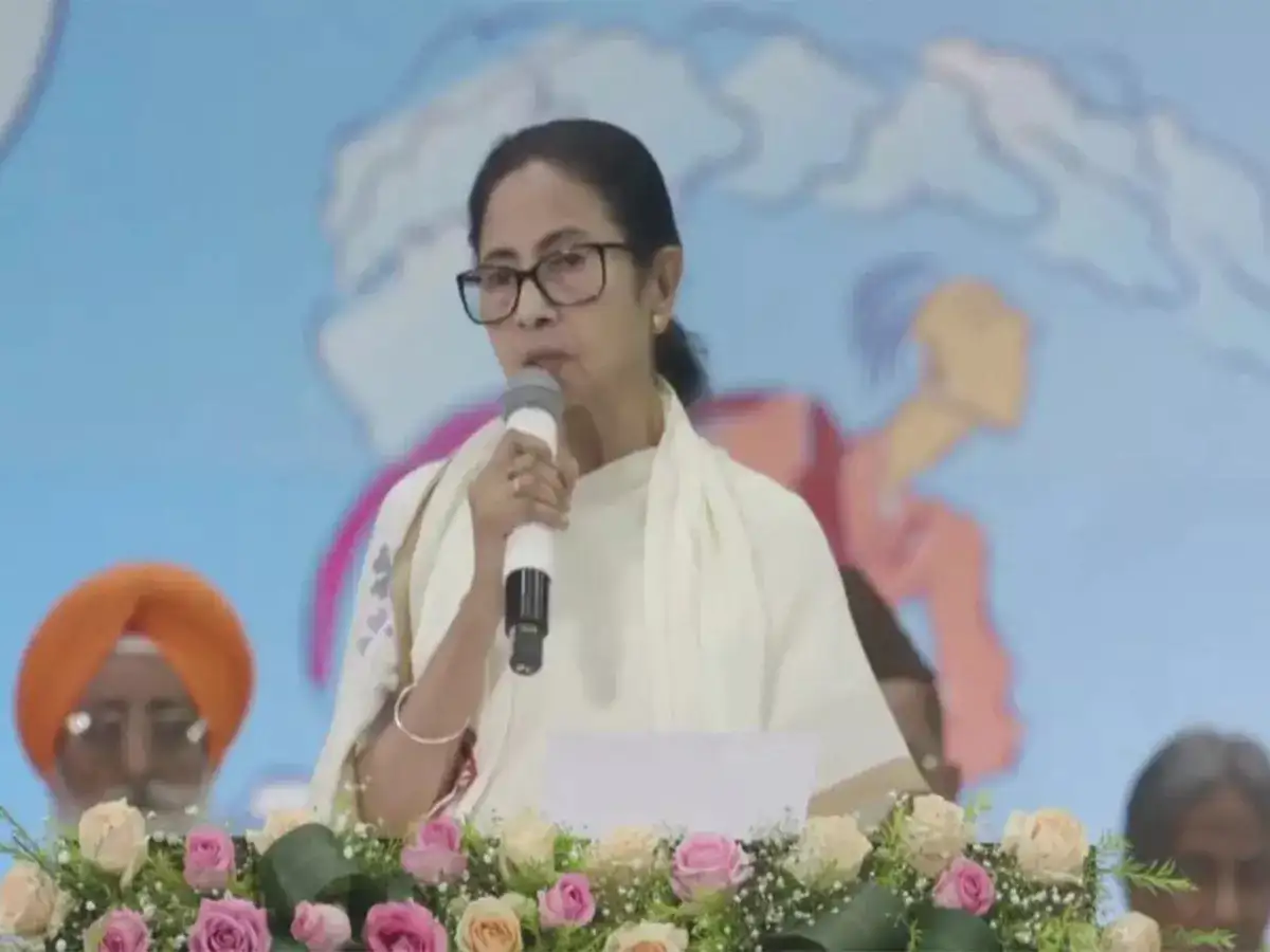 west-bengal-cm-mamata-announces-rs-1-10-lakh-grant-to-each-durga-puja-committee.jpg.webp