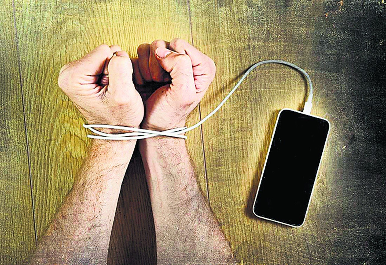social-media-addict.jpg